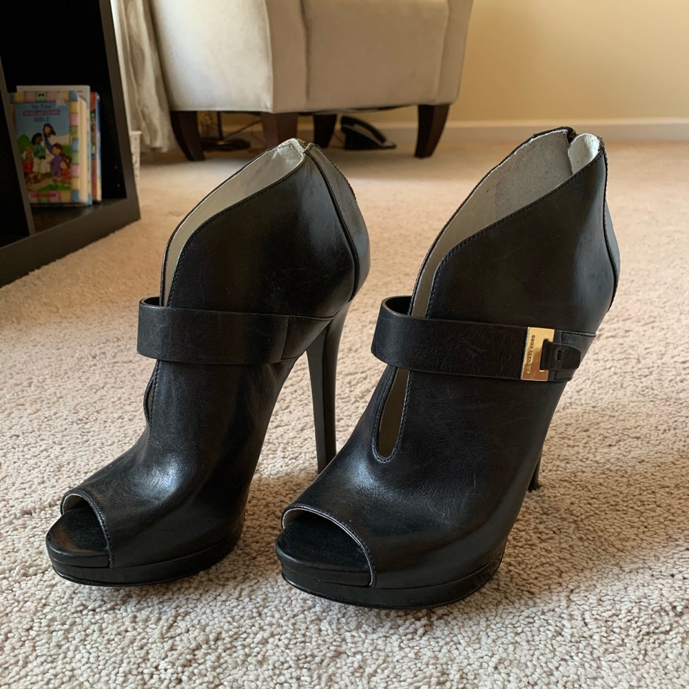 Michael Kors peep toes leather heels